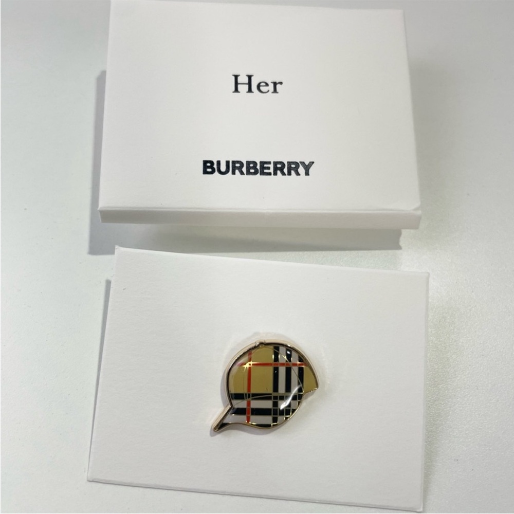 Burberry parfurms gift London Hat Cap Brooch Pin
